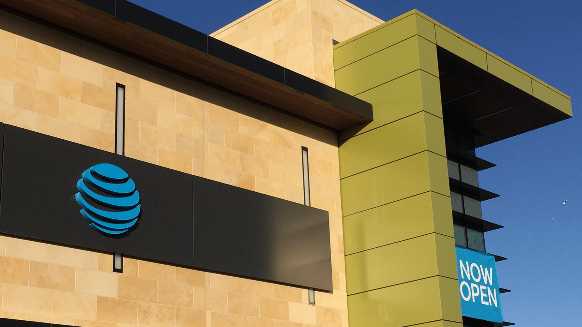 AT&T cites financial impact of hurricanes, video subscriber losses
