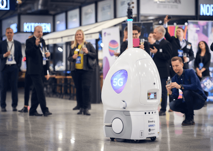 Telia’s 5G robot roams Helsinki airport