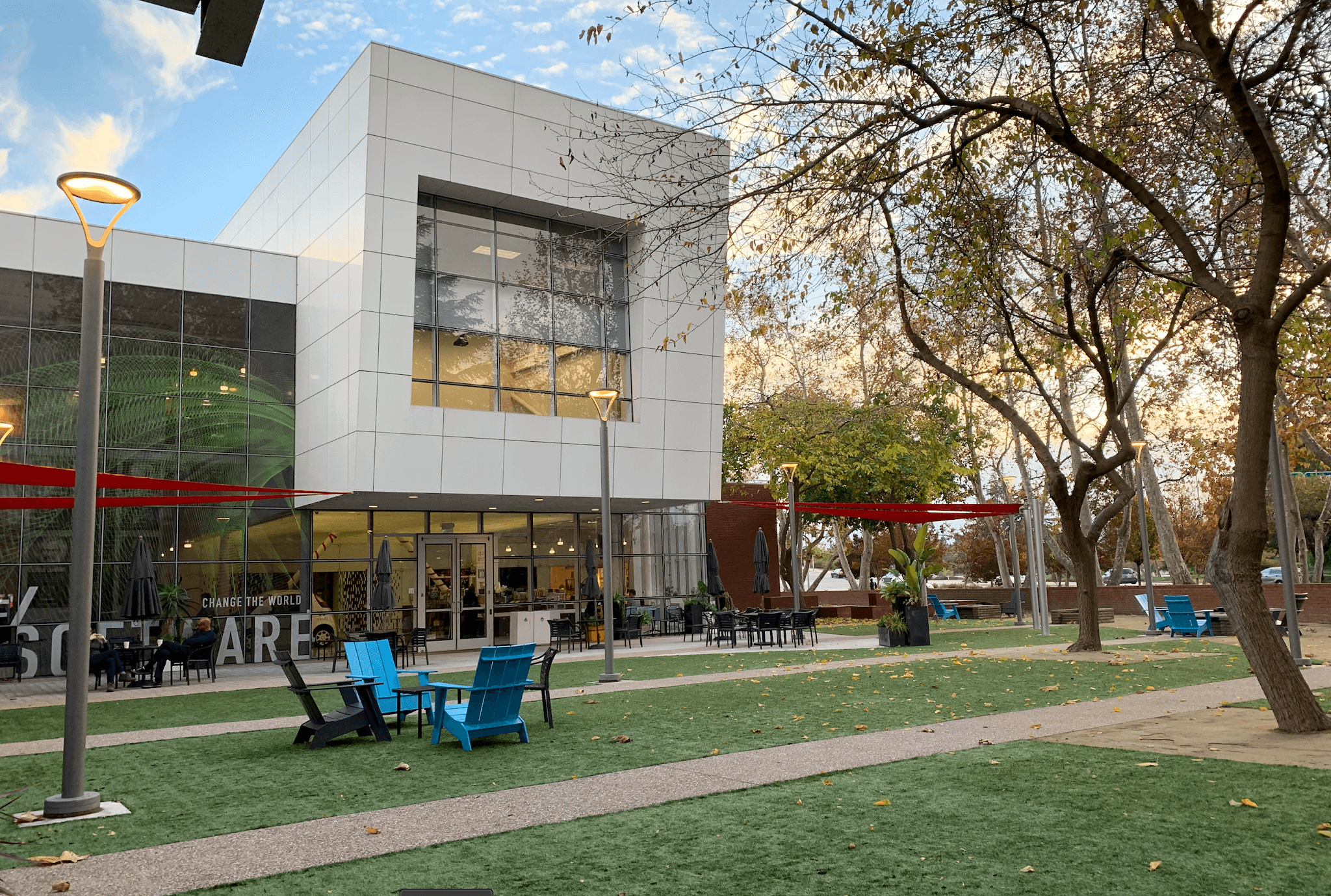 Blueprint column: End users are now demanding virtualized services