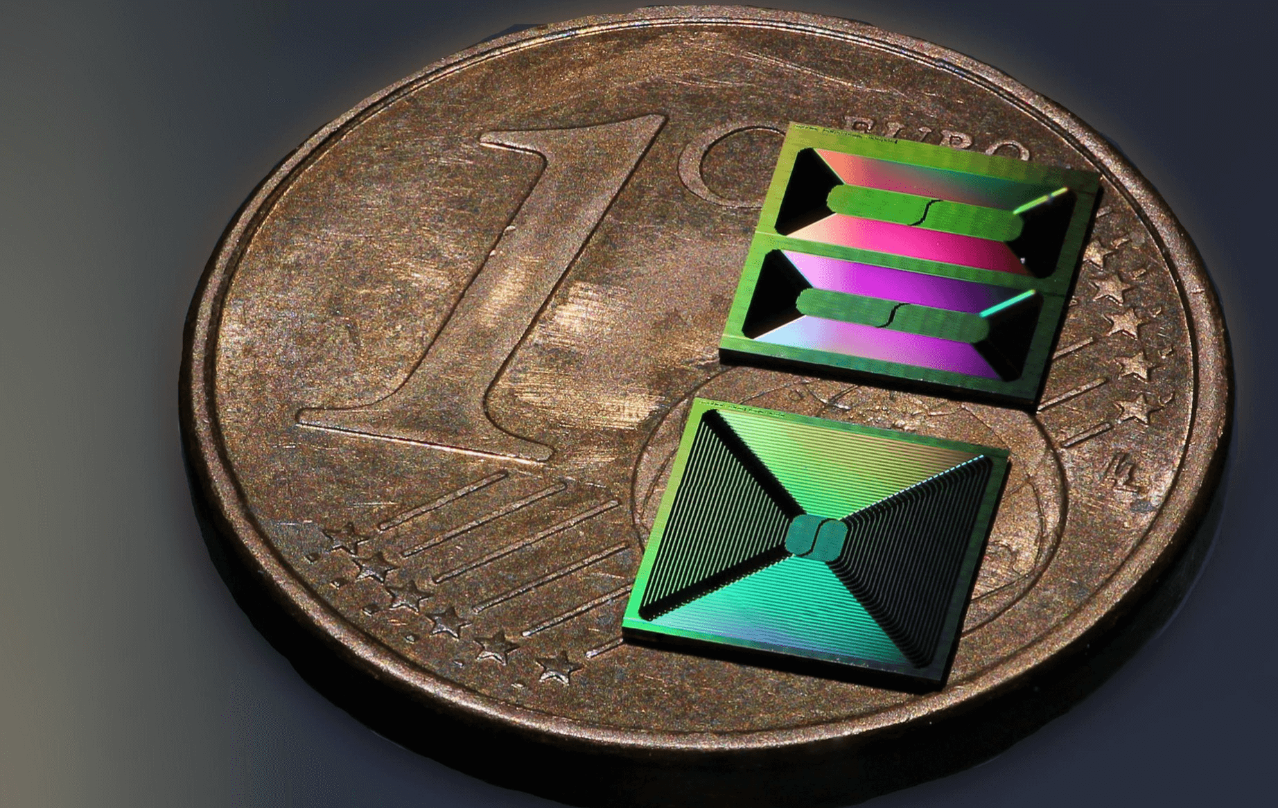 EPFL develops ultralow-loss integrated photonic circuits