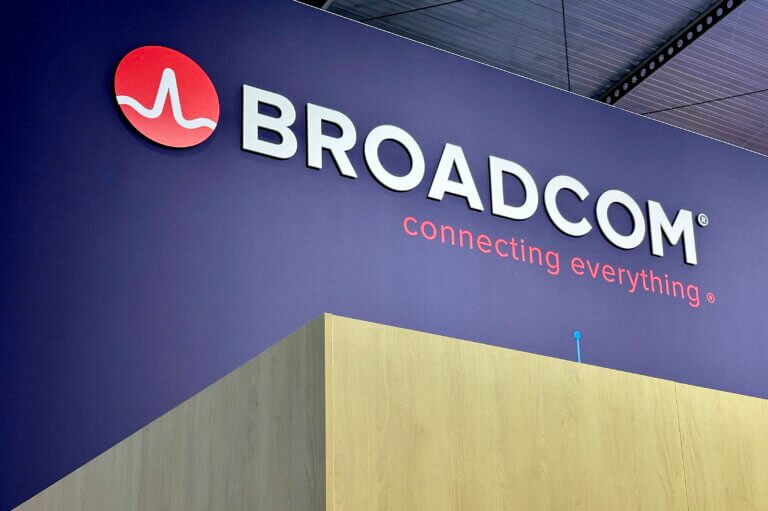 Apple Commits $30 Billion-Plus to Broadcom for U.S.-made RF Chips